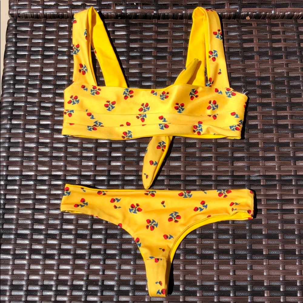 Kaoh’s Bikini Set - Picture 2 of 6